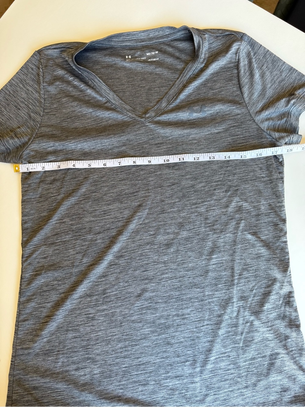 Under Armour HeatGear Women's Medium Gray
Loose Fit V-Neck Athletic Shirt - Picture 6 of 7